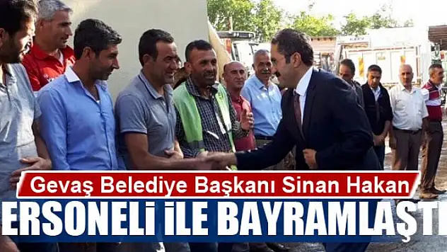 Başkan Hakan personeli ile bayramlaştı