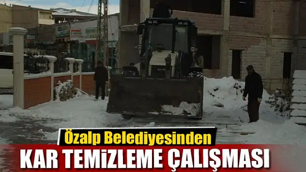 Özalp Belediyesinden kar temizleme çalışması