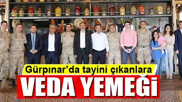 Gürpınar'da tayini çıkanlara veda yemeği