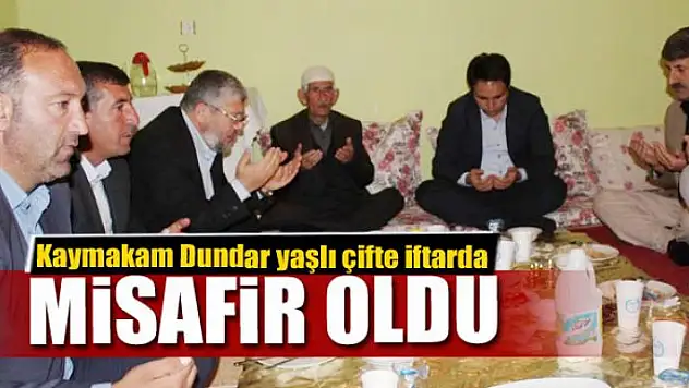 Kaymakam Dundar yaşlı çifte iftarda misafir oldu