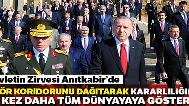 Cumhurbaşkanı Erdoğan ve beraberindeki devlet erkanı Anıtkabir'de