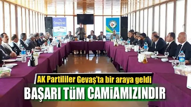 AK Partililer Gevaş'ta bir araya geldi
