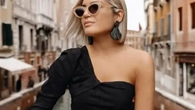 Bluz Modellerinde Göz Dolduran Şıklık