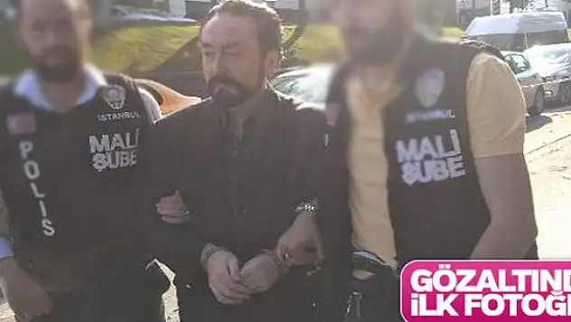 Adnan Oktar'ın gözaltı fotoğrafı