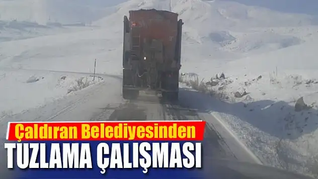 Çaldıran Belediyesinden kırsal mahalle yollarında tuzlama çalışması