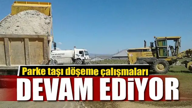 Parke taşı döşeme çalışmaları devam ediyor