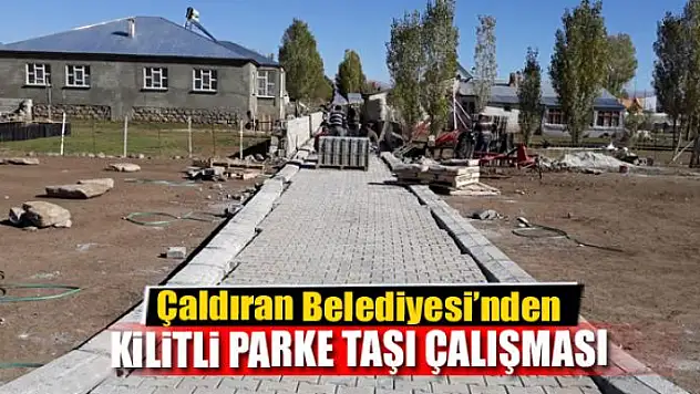 Çaldıran Belediyesi'nden kilitli parke taşı çalışması