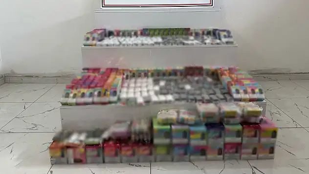 2 milyon TL değerinde kaçak elektronik sigara ele geçirildi: 3 gözaltı