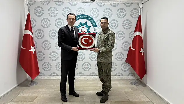 2'nci Komando tabur komutanı'ndan Çaldıran Kaymakamı'na veda ziyareti