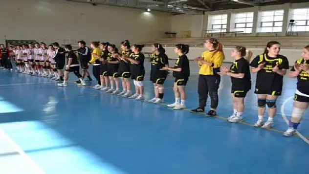 Vanlı bayanlar durmak bilmiyor