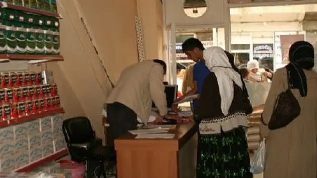 RAHMETELİ YARDIMLARINI SÜRDÜRÜYOR