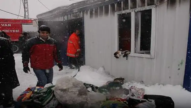 VAN'DA KONTEYNIR YANGINI