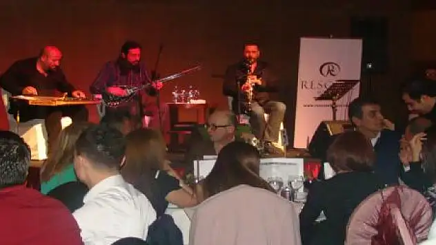 ŞENLENDİRİCİ VANLILARI ŞENLENDİRDİ