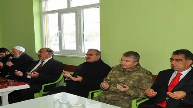 VALİ'DEN ÖZKUL AİLESİNE TAZİYE ZİYARETİ