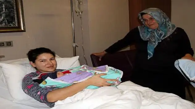 VAN'DA YENİ YILIN İLK BEBEKLERİ