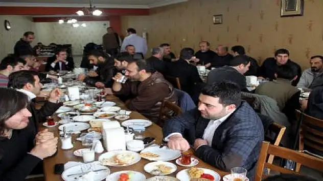 AK PARTİ GAZETECİLERİ UNUTMADI