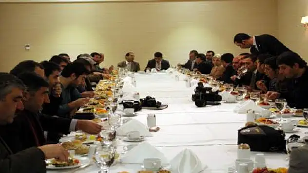 ÇİFTÇİ GAZETECİLERLE BİR ARAYA GELDİ