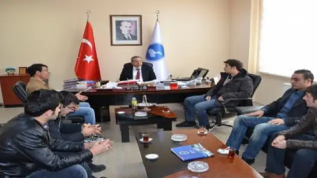 ÖĞRENCİLERDEN REKTÖR BATTAL'A ZİYARET