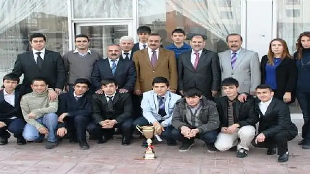 ŞAMPİYON ÖĞRENCİLERE OKUL MÜJDESİ