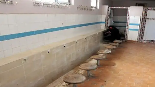 HIRSIZLAR CAMİNİN MUSLUKLARINI ÇALDI