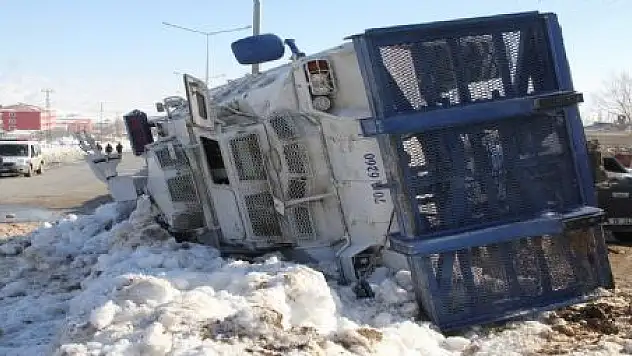 POLİS PANZERİ DEVRİLDİ