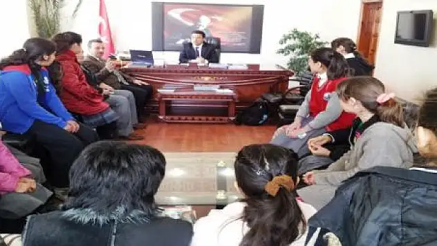 KIZ ÖĞRENCİLERDEN GÜNİ'YE ZİYARET