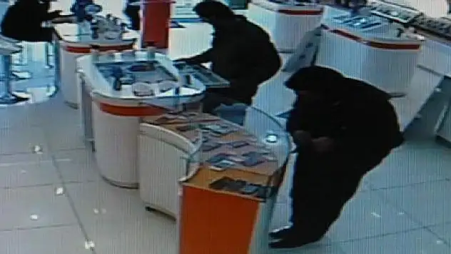 CEP TELEFONU HIRSIZLIKLARI KAMERADA