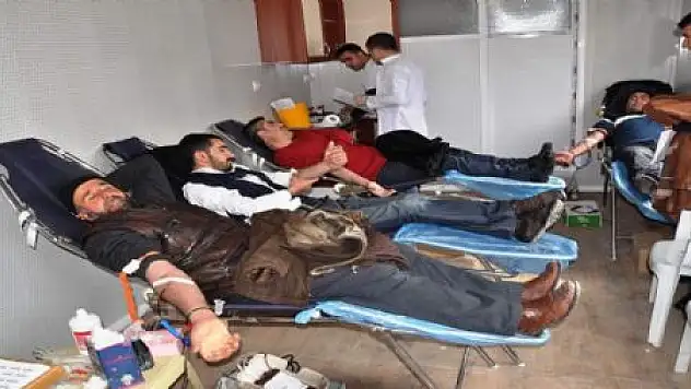 ERCİŞ'TE KIZILAY'A KAN BAĞIŞI