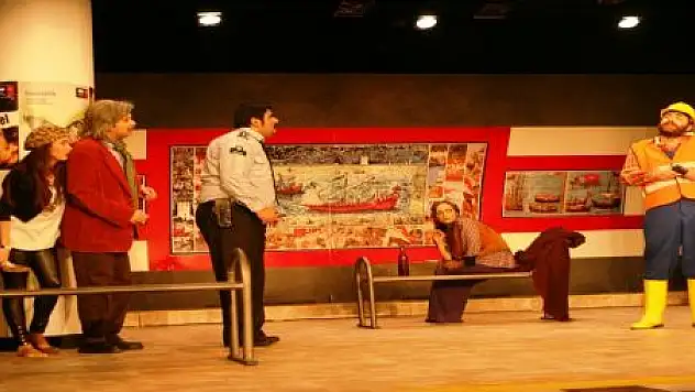 DEVLET TİYATROSU'NDA 'KÜRTÇE REPLİK' AÇILIMI