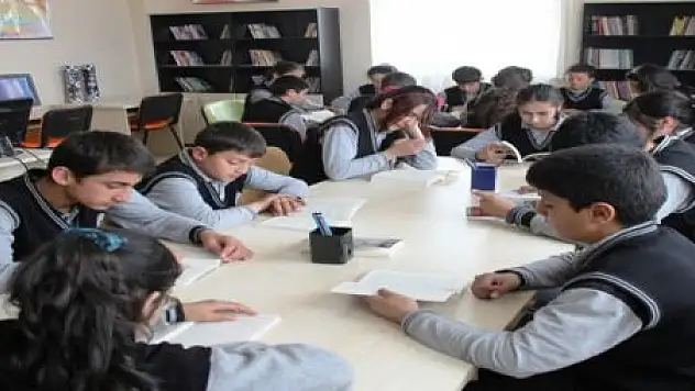 AREL ÜNİVERSİTESİ'NDEN VAN'A KÜTÜPHANE