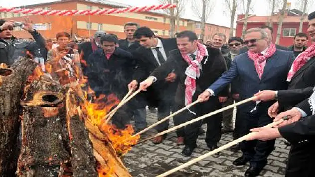 KARALOĞLU NEVRUZ'U KÜRTÇE KUTLADI