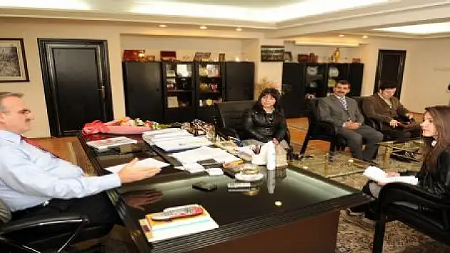 KARALOĞLU ÖĞRENCİLERE RÖPORTAJ VERDİ