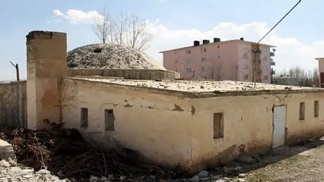 İLÇENİN TEK HAMAMI YIKTIRILIYOR