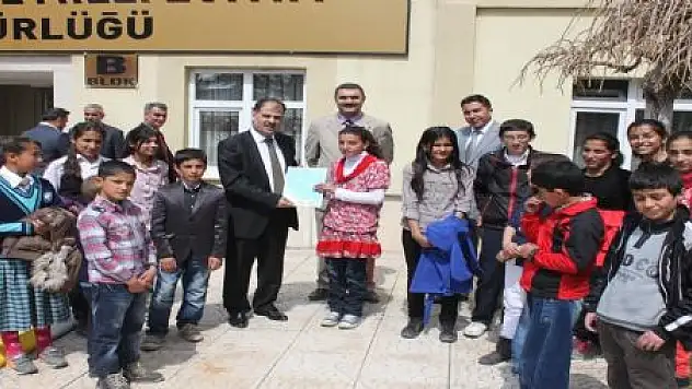 KINA BAŞKALELİ ÖĞRENCİLERİ KABUL ETTİ