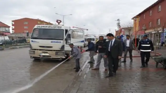 ÇALDIRAN'DA BAHAR TEMİZLİĞİ