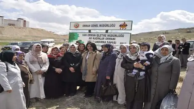 AK KADINLAR 500 FİDAN DİKTİ