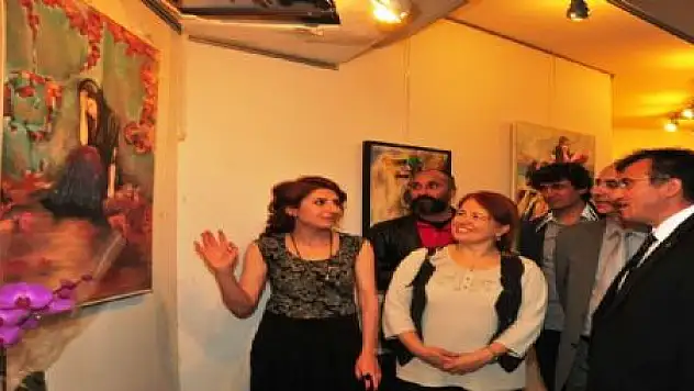 ESEN, İLK RESİM SERGİSİNİ AÇTI