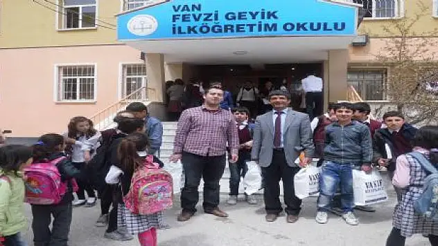 2 BİN KİTAP DAĞITILDI