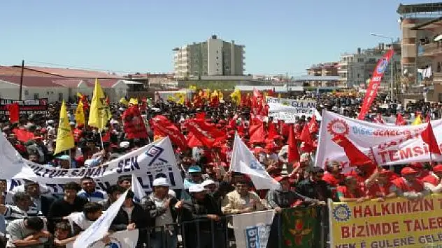 RENKLİ VE HEYECANLI 1 MAYIS KUTLAMASI