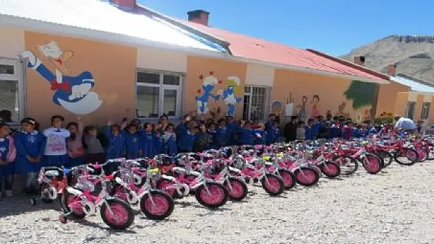 GÜRPINARLI ÇOCUKLARA BİSİKLET