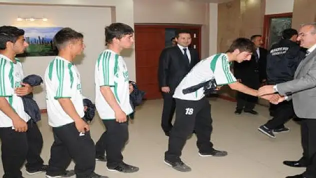 SPORCULARDAN KARALOĞLU'NA ZİYARET