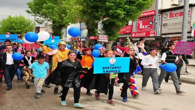 GENÇLİK TİYATROLARI YÜRÜYÜŞÜ