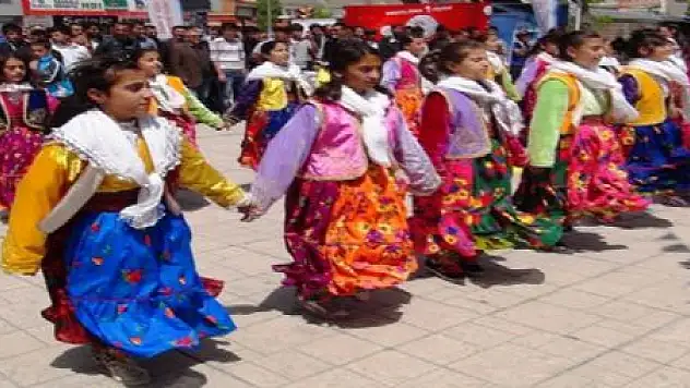 VAN'DA 19 MAYIS KUTLAMALARI