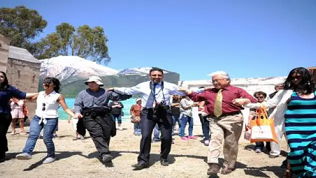 AMERİKALI MİLLETVEKİLİ 'ŞEMAME' OYNADI