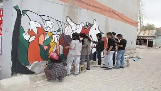 BAŞKALE SOKAKLARI RENKLENİYOR