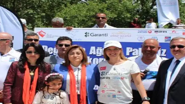 BAKAN ŞAHİN, ERCÜMEN'İ TEBRİK ETTİ