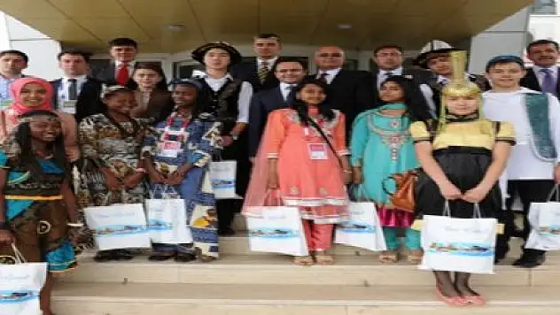 Türkçe'nin çocuklarından Vali'ye ziyaret