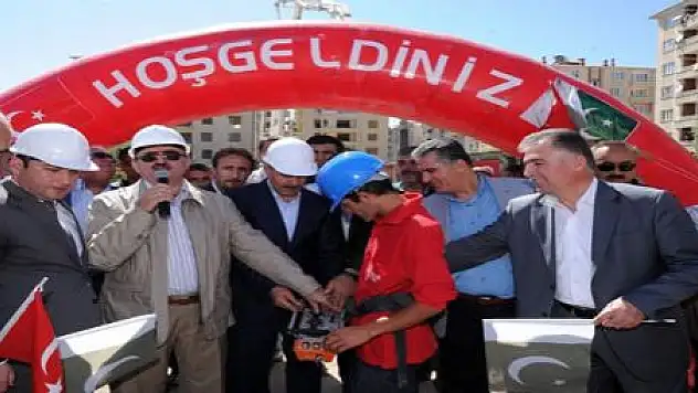 PAKİSTAN'DAN VAN'A ÜÇ OKUL YARDIMI