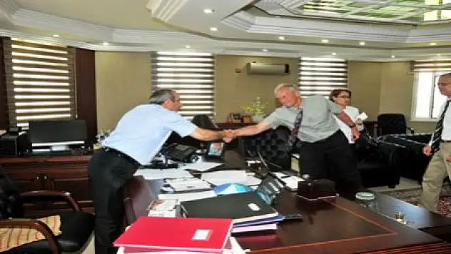 İNGİLTERE'DEN YYÜ'YE ZİYARET