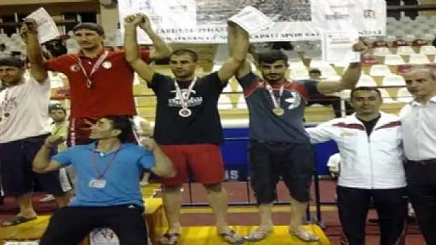 KUPA VE MADALYALARLA DÖNDÜLER